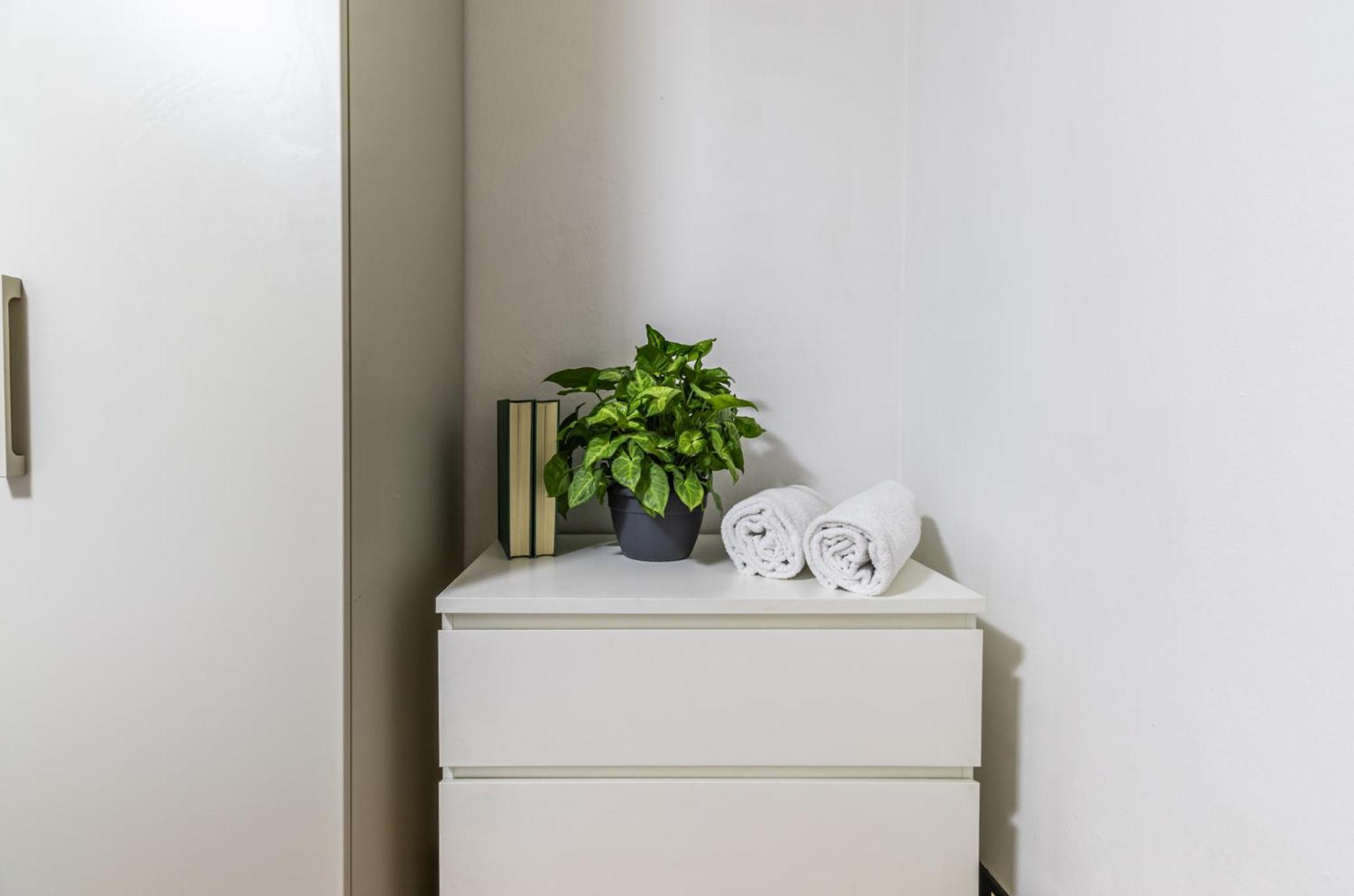 Ottonelli Street Stay- Wifi Fibra Free Tra Storchi & Centro Storico Modena Luaran gambar